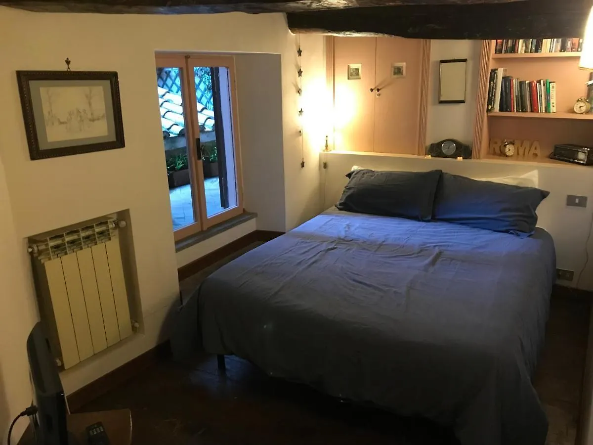 Un Tetto Al Pantheon Apartment Rome Italy